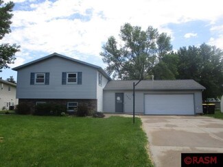 1008 1008 N 4th St, St. James, MN 56081