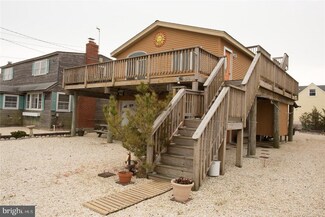 376 N 4th St, Surf City, NJ 08008