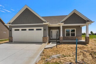 3 Forest Ct, Monticello, IL 61856