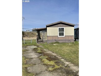 1000 N 8th St, Reedsport, OR 97467