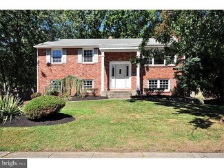 405 Country Ct, Mount Laurel, NJ 08054
