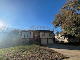 2904 S 14th St, Leavenworth, KS 66048