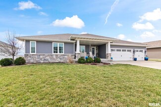 2300 Hopwood Dr, Chatham, IL 62629