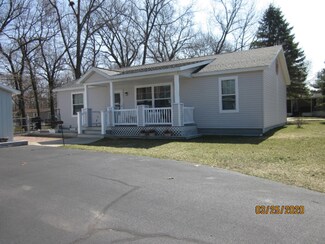 52487 S Point Dr, Mattawan, MI 49071
