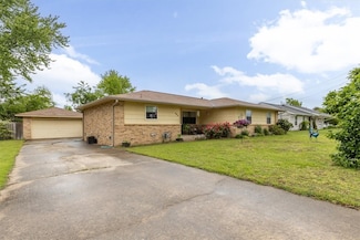 404 SW 20th St, Bentonville, AR 72712