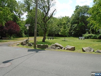 1 Wall St Unit 8-C, Fort Lee, NJ 07024