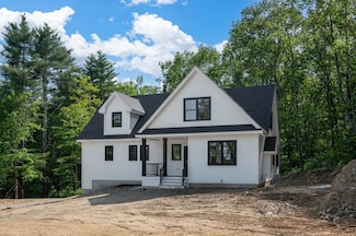 93 Stage Rd, Hampstead, NH 03841