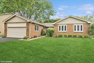 1118 W Keating Dr, Arlington Heights, IL 60005