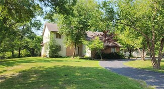 6 Timberlake Rd, Pittsburg, KS 66762