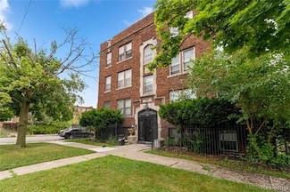 16940 Log Cabin St, Highland Park, MI 48203