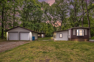 24923 Sandy Beach Dr, Edwardsburg, MI 49112