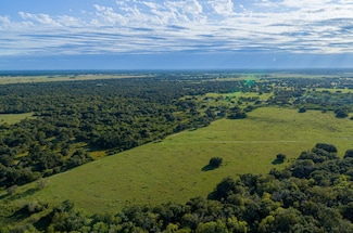 1662 Jentry Rd, Inez, TX 77968