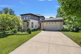 3181 Rabeeh Dr, Auburn Hills, MI 48326