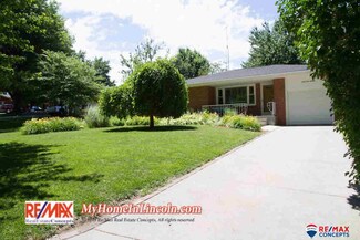 4511 Hill Dr, Lincoln, NE 68510