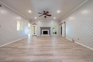 208A Willowbrook Dr, Athens, TX 75751