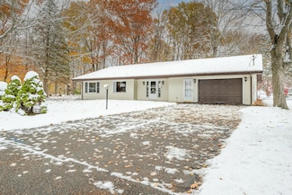 5081 Woodward, Coloma, MI 49038