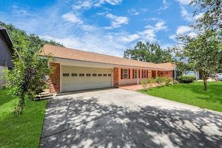 800 Rosewood Dr, Baytown, TX 77520