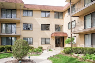 7650 W Lawrence Ave Unit 201, Harwood Heights, IL 60706