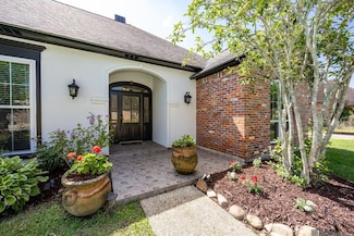 626 Shadow Oak Dr, Baton Rouge, LA 70810