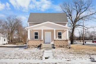 325 S James St, Goodland, IN 47948