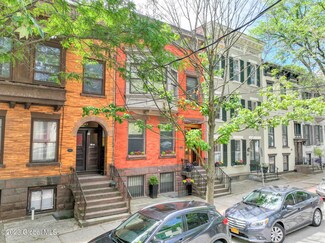 102 Chestnut St, Albany, NY 12210