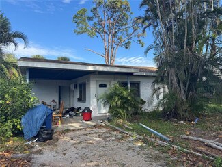 3241 Williamsburg St, Sarasota, FL 34231