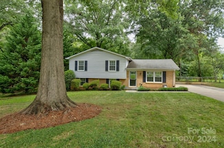 1201 Vickie Ln, Matthews, NC 28104
