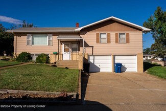 749 2nd Ave E, Dickinson, ND 58601