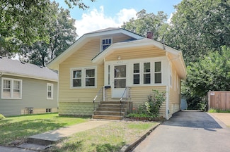 4952 Linscott Ave, Downers Grove, IL 60515