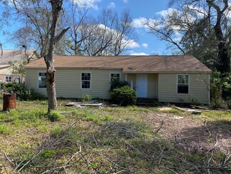 5236 Beardslee St, Moss Point, MS 39563