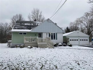995 Smith Rd, East Amherst, NY 14051