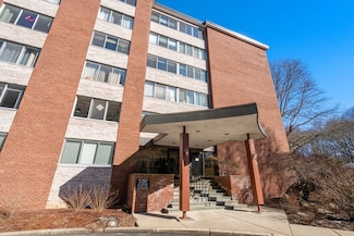 22 Chestnut Place Unit 307, Brookline, MA 02445