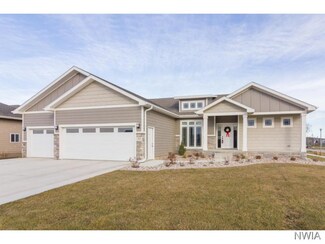 417 Wood Meadows Dr, Sergeant Bluff, IA 51054