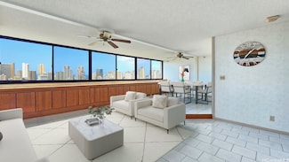 2916 Date St Unit 20, Honolulu, HI 96816