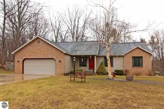 325 Maple Ave, Frankfort, MI 49635