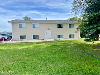 712 7th St SE, Devils Lake, ND 58301