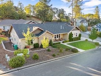 1582 SE Rosemary Ln, Grants Pass, OR 97527