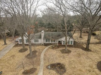 2 Devondale Ln, Saint Louis, MO 63131