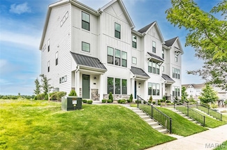 8835 Eager Rd, St. Louis, MO 63144