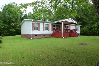 126 Hatcher Dr, Newport, NC 28570