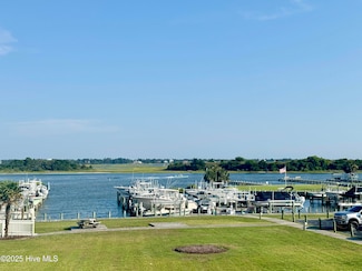 650 Cedar Point Blvd Unit B25, Cedar Point, NC 28584