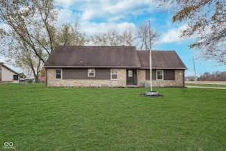 6979 W Brier Creek Dr, New Palestine, IN 46163