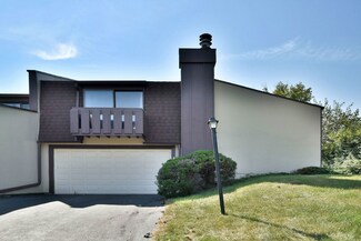 21 Elmwood Square, Indian Head Park, IL 60525