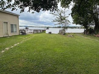 701 Lake Shore Dr, Wauconda, IL 60084