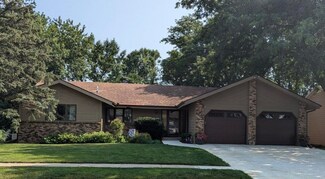 1041 28th St, Spirit Lake, IA 51360