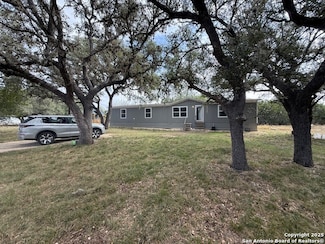450 Mills Ln, Pipe Creek, TX 78063