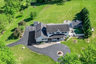 8 Roosa Rd, Wallkill, NY 12589