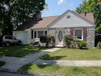 15 Avon Rd, Cranston, RI 02905