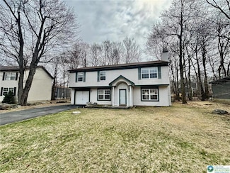9519 Jasmine Dr, Tobyhanna, PA 18466