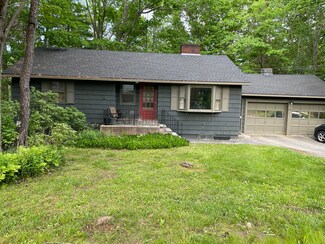 4 Maplewood Dr, Arundel, ME 04046